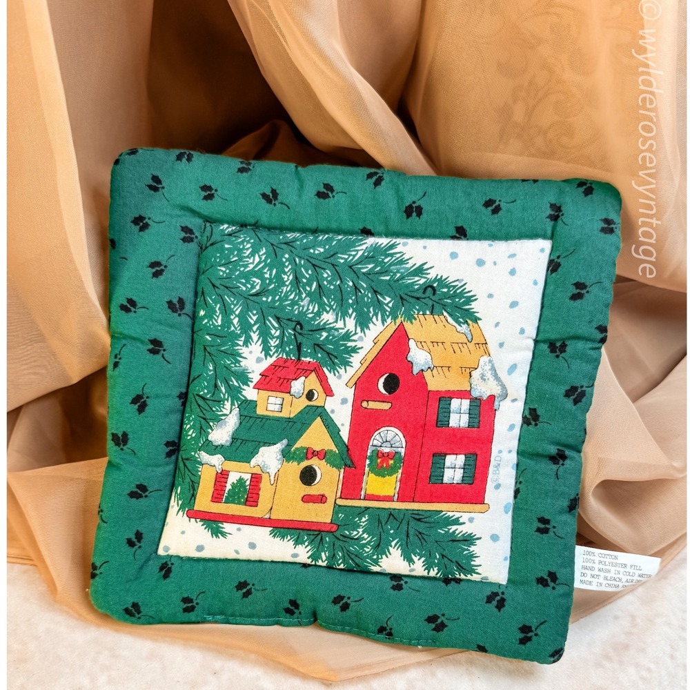 Winter Themed Birdhouses in the Pines‎ Pot Holder